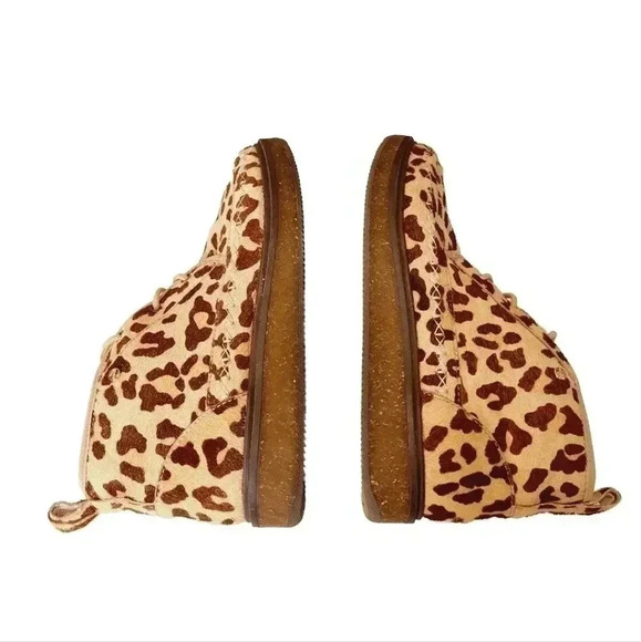 Earth Elements Women's Arrowhead Leather Leopard Bootie - Picture 4 of 9